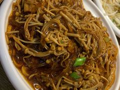 小炒金针蘑炒粉-姥姥家春饼店(佳亿时尚广场店)