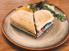 手撕烤鸡肉三明治-HELLO 27 意面·沙拉·帕尼尼