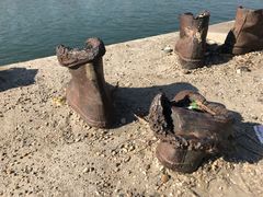 -多瑙河畔鞋履雕塑