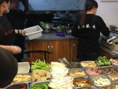 -愉肴麻辣香锅(中山路店)