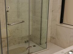 -深圳富苑皇冠假日套房酒店