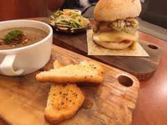 超厚芝士牛肉汉堡-魏斯理汉堡(西安沣东吾悦店)