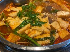 -苗伯妈酸汤火锅