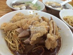 -松树干拌面店