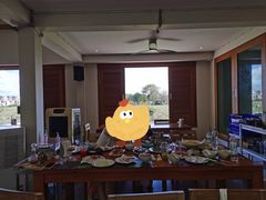 -Chom Cafe and Restaurant