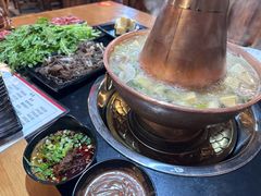 -果松木炭酸菜铜火锅·外婆参鸡汤