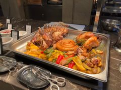 堡云酥慢煮烤羊排-广州万富希尔顿酒店-感趣自助餐厅·生蚝海鲜刺身