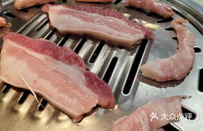 Charcoal-Grilled Pork Ribs