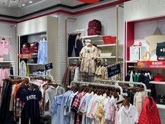 -王府井奥莱临潼小镇(临潼店)