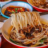 朋友是长沙人，和我一直吹捧湖南米粉比广西粉好吃