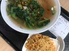 招牌草本牛骨汤面-鼎义丰功夫面(星光大道店)