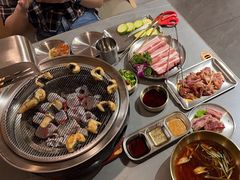 -围炉肉舍•炭烤活鳗•丹东海鲜烤肉(步行街店)