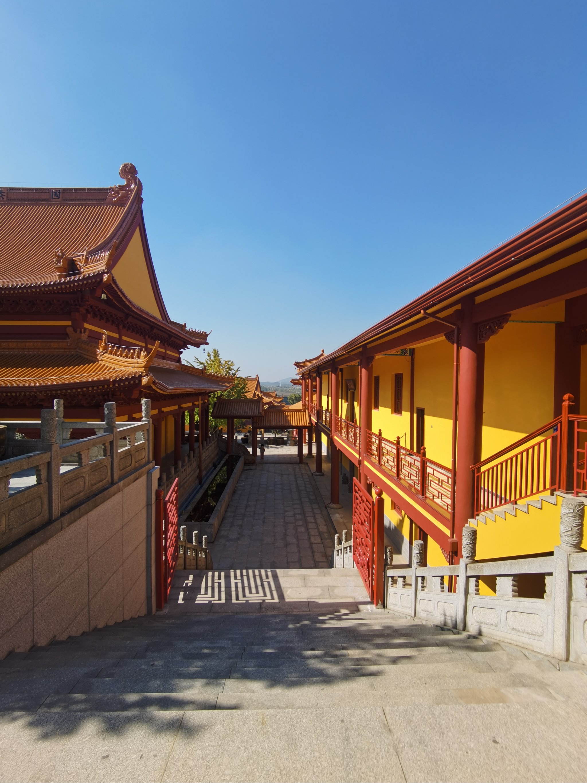 海心山寺庙图片