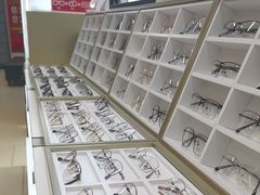 -美式眼镜·授权蔡司.依视路.尼康.豪雅.明月(南翔印象城店)