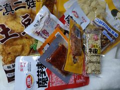 -咻啵翔翔零食基地(万达广场店)