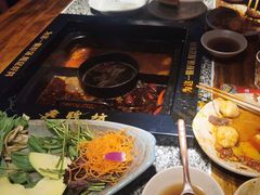 -老牌坊云南鱼豆花火锅(哈西万达店)