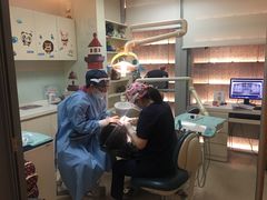 -瑞尔齿科(南京东路名人诊所)