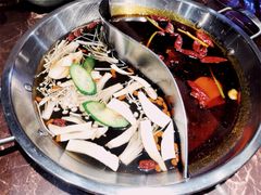 菌香鸳鸯锅-晓宇重庆火锅(赛格国际购物中心店)