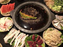 -茅草房·河畔园林火锅