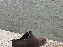 -多瑙河畔鞋履雕塑