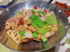 干锅牛蛙-上厨本帮菜(中山西路店)