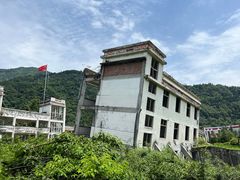 -四川汶川特大地震漩口中学遗址
