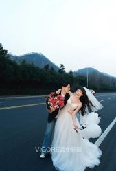 -雪中彩影婚纱摄影·微光艺术中心