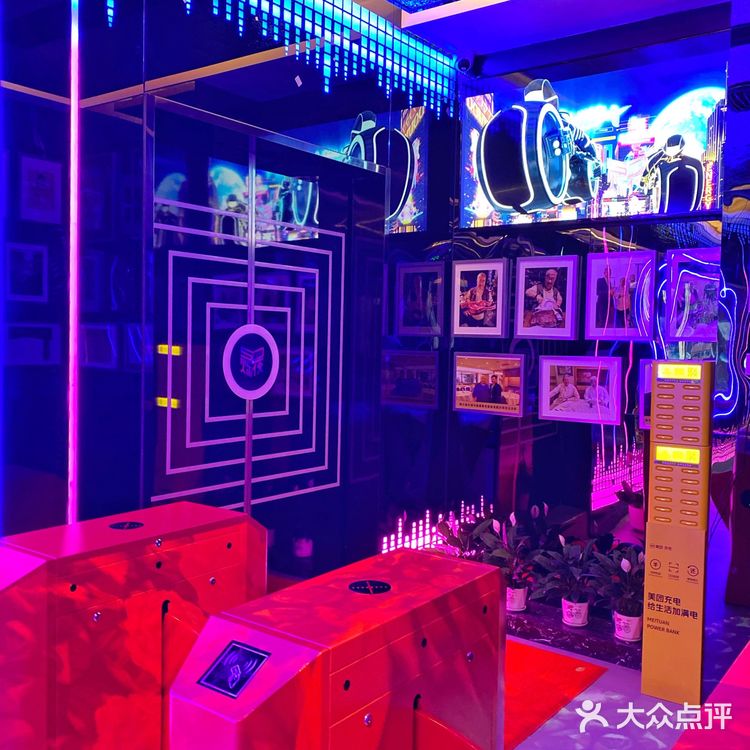 沉浸式吃饭体验，烁夜5D概念海鲜烤肉自助