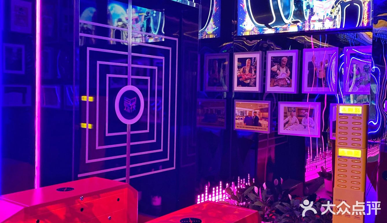 沉浸式吃饭体验，烁夜5D概念海鲜烤肉自助