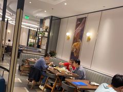 -港丽餐厅(正大店)