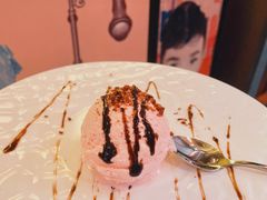 草莓冰淇淋-山葵家·创意料理(宁波来福士店)
