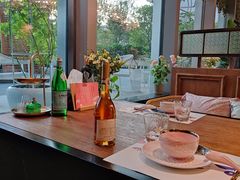 靠窗位-甜阿姨·天台花园私房菜(万松园店)