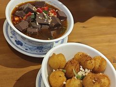 -炉小二铜锅牛蛙•川湘菜(三里屯店)