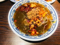 -爆炸头阿姨小四川正宗川味小吃(无任何分店)