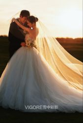 -雪中彩影婚纱摄影·微光艺术中心