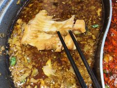 -阿瓦山寨·湘菜现炒·剁椒鱼头王(咸阳总店)