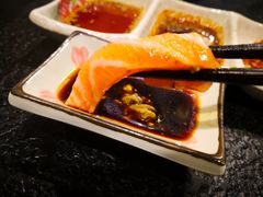 厚切三文鱼-虎焱炭火烧肉