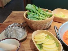 -野山舂·贵州现舂酸汤火锅(鸿通城店)