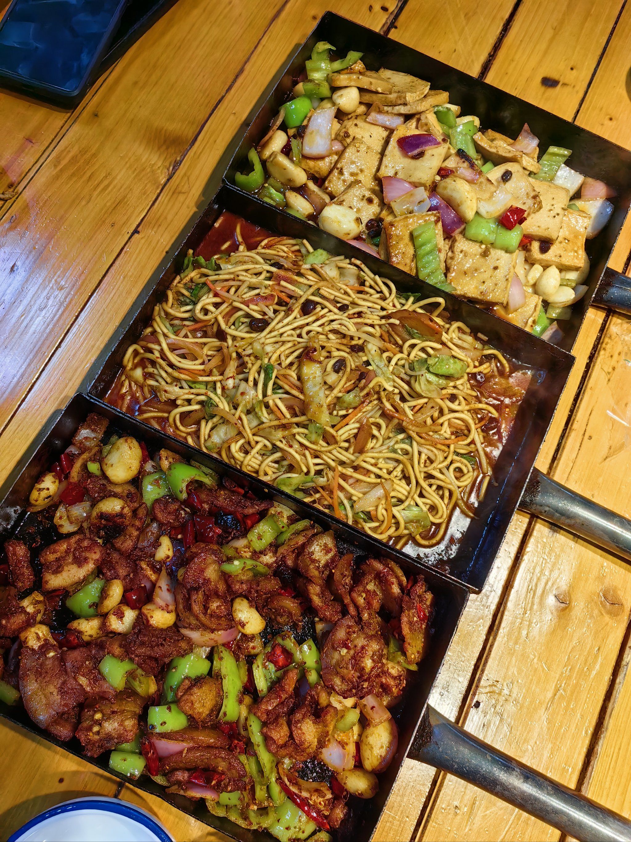 当炒面遇到戳子做法,嗯还是挺好吃的
#0元玩转这座城#地摊美食
