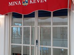 -米娜凯威礼仪艺术学校