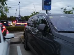 -奕欧来上海购物村停车场