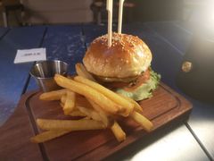 -三勾JJJ Burger&Coffee(梅溪湖店)
