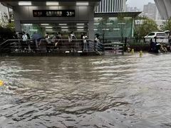 -上海游泳馆(地铁站)