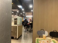 -麦当劳(轻轨曹杨路店)
