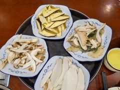 -菌之家·专业纯野生菌火锅·特色炒菌