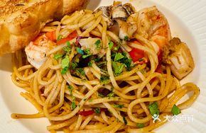 Seafood Feast Garlic Spicy Pasta