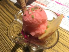 冰淇淋火龙果圣代-花腰餐吧Bistro烧烤 傣味(传媒大学店)