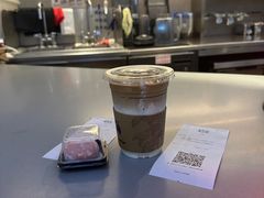 -瑞幸咖啡(岳家嘴地铁站店)