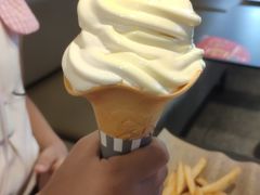 向日夏柑橘冰淇淋双旋花筒-肯德基(宁波万达店)