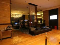 -武汉光谷广场杨家湾地铁站怡程酒店